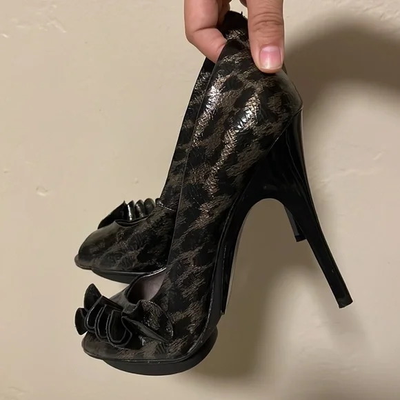 Steve Madden Leopard Print heels - Picture 2 of 5